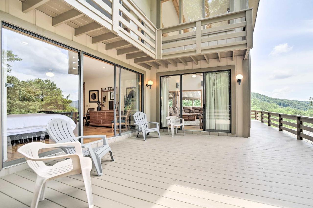 Vibrant Bryson City Home With Mtn Views And Deck! Экстерьер фото