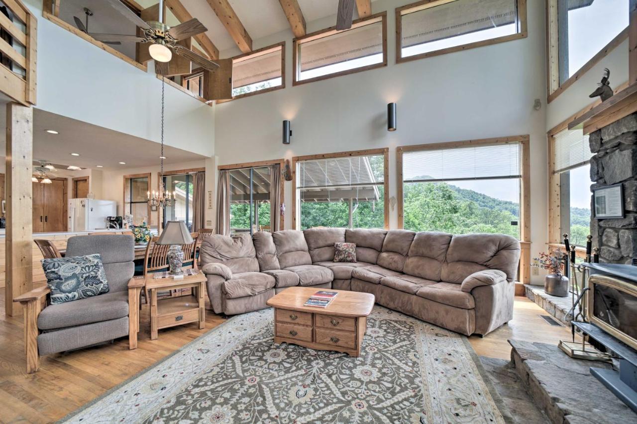 Vibrant Bryson City Home With Mtn Views And Deck! Экстерьер фото