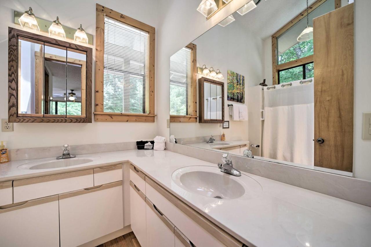 Vibrant Bryson City Home With Mtn Views And Deck! Экстерьер фото