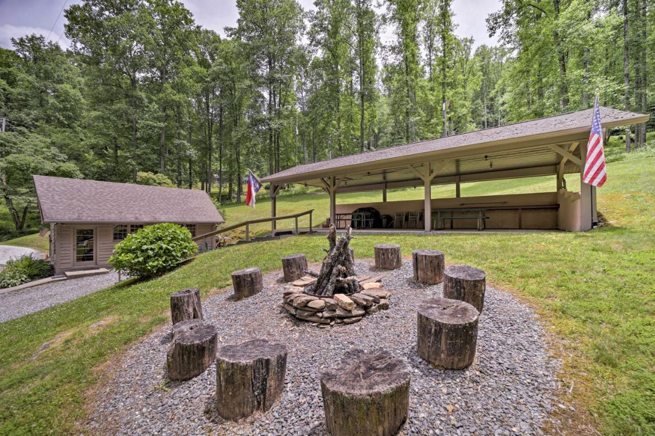 Vibrant Bryson City Home With Mtn Views And Deck! Экстерьер фото
